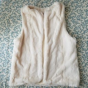 Junior's Beautees Faux Fur Vest Ivory XL